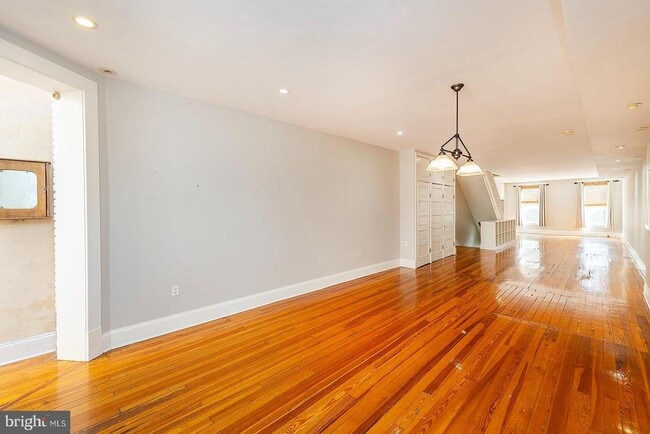 Building Photo - 7 N Loudoun St