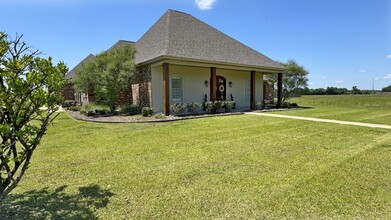 Building Photo - 210 Bayou Trace Drive