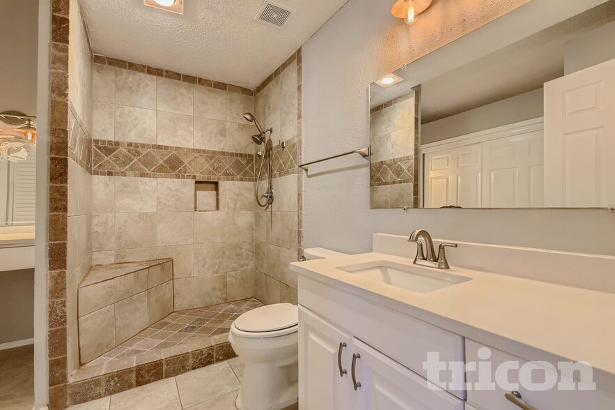 Building Photo - 2819 Hedgeway Dr