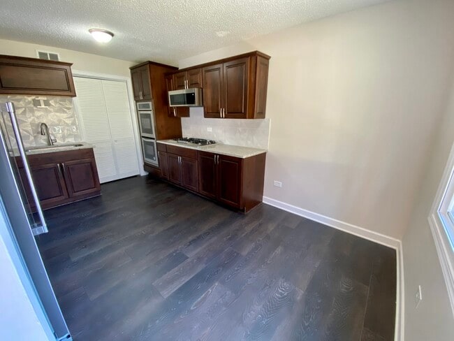 Building Photo - 12752 Kenneth Ave