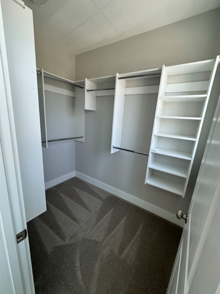 Building Photo - 1112 River Frk Wy