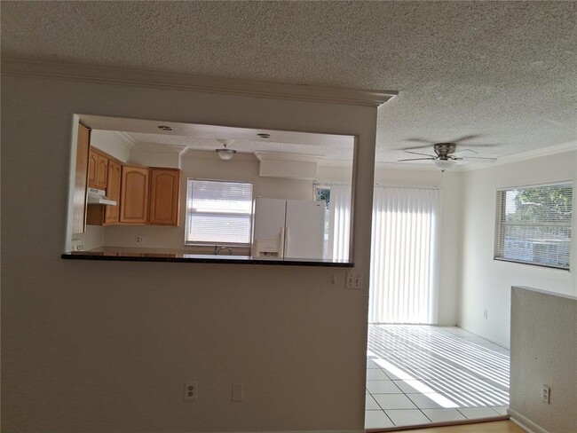 Building Photo - 240 W Canal Dr