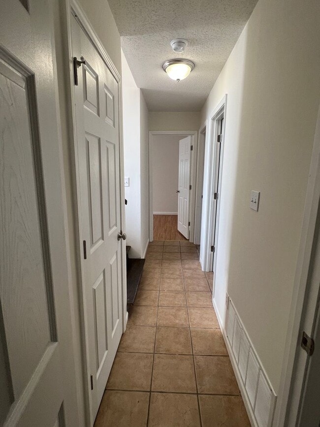 Building Photo - Large 4 Bedroom Home at I-44 and HWY 100