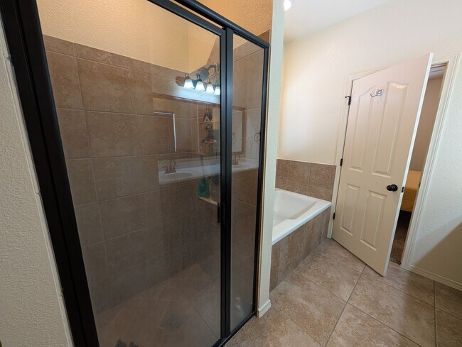 Building Photo - 5604 New Castle Ct