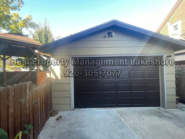 Building Photo - Fully Furnished House - Six or Twelve Mont...