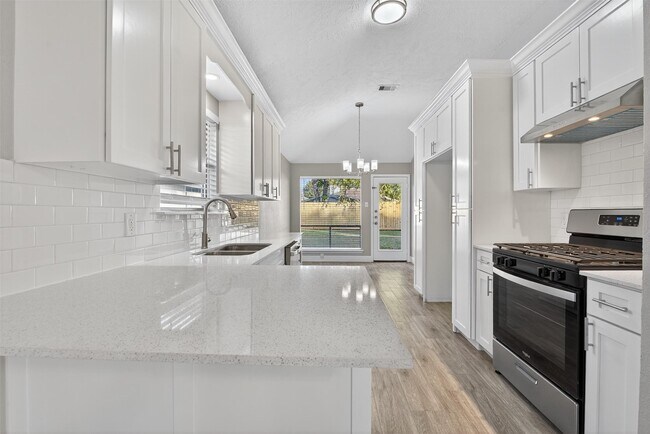 Building Photo - 11046 Rainbow Glen Dr