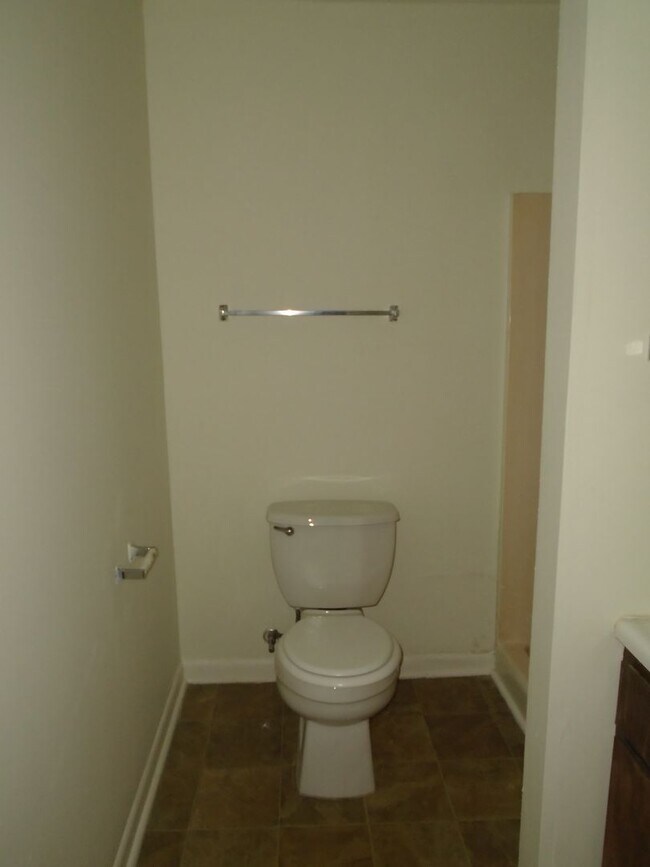 Building Photo - 2 bedroom 2 bath!