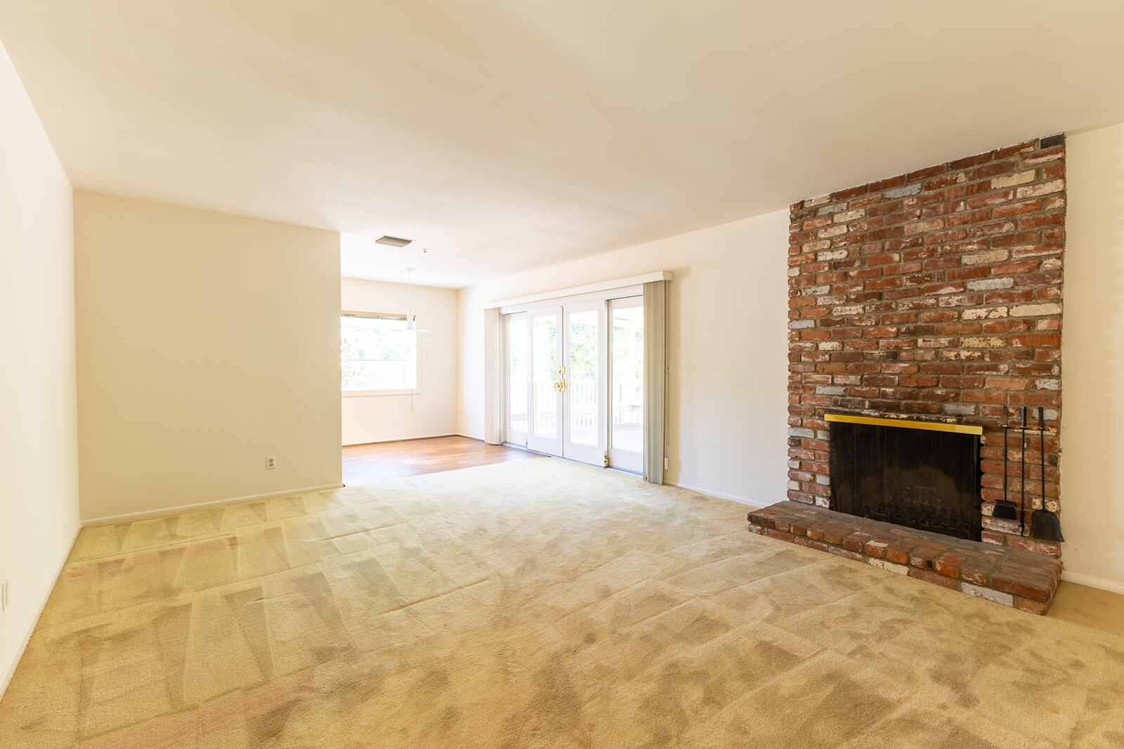 Living room - 7246 Hatillo Ave