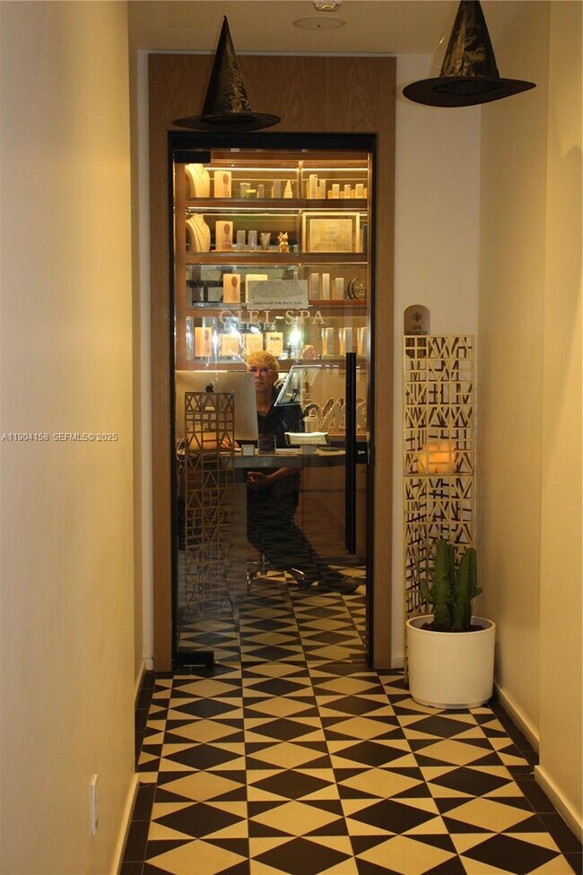 Building Photo - 801 S Miami Ave