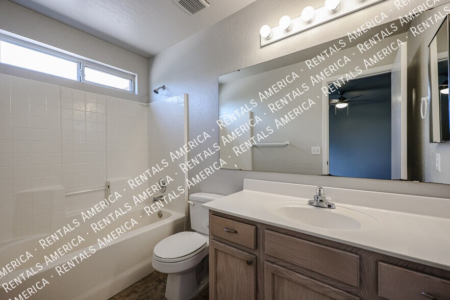 Building Photo - 8860 E Dartmouth St