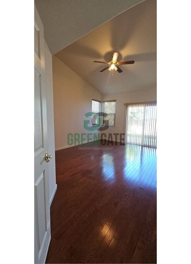 Building Photo - Available Now! 3 Bedroom 2 Bath Spacious Home in Tracy!!