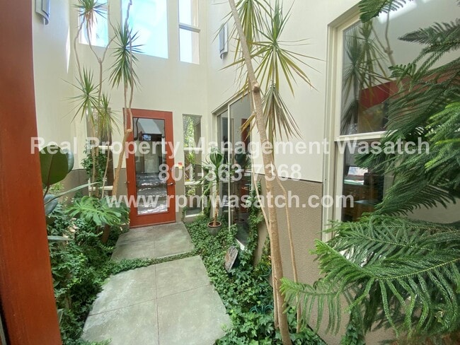 Building Photo - Check out This Stunning 3 Bedroom 2.5 Bath...