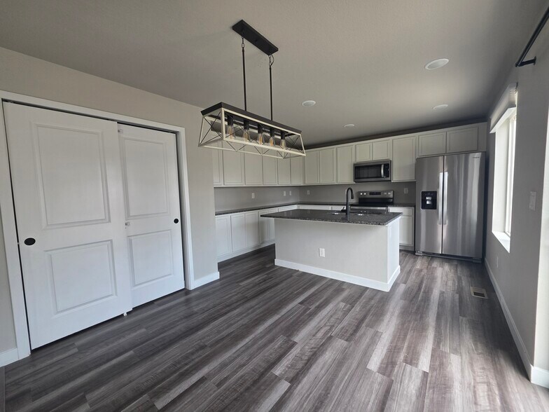 Building Photo - 10429 Luneth Dr