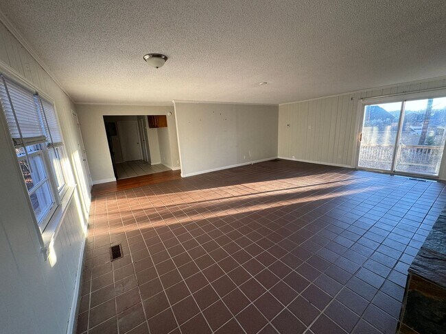 Building Photo - 17113 Green Hill Rd