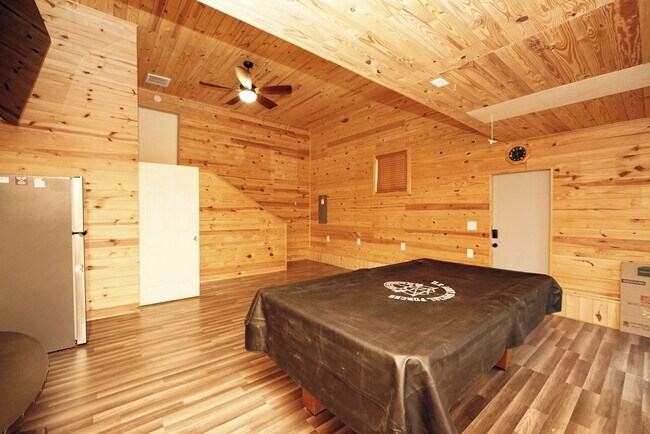 Building Photo - 504 Miller Ln