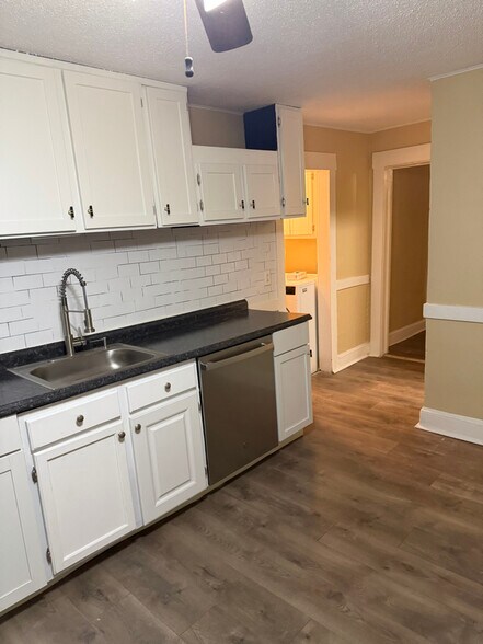 Building Photo - 122 Clark St