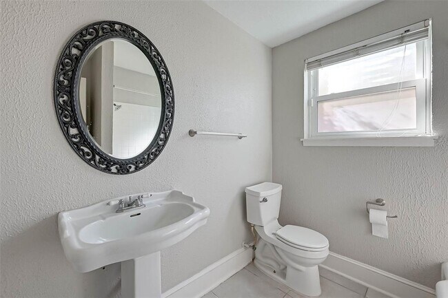 Building Photo - 1647 Fawnhope Dr