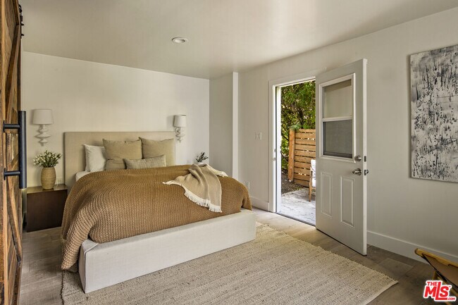 Building Photo - 2370 San Marco Dr