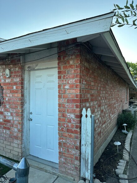 Building Photo - 11203 Belair Dr
