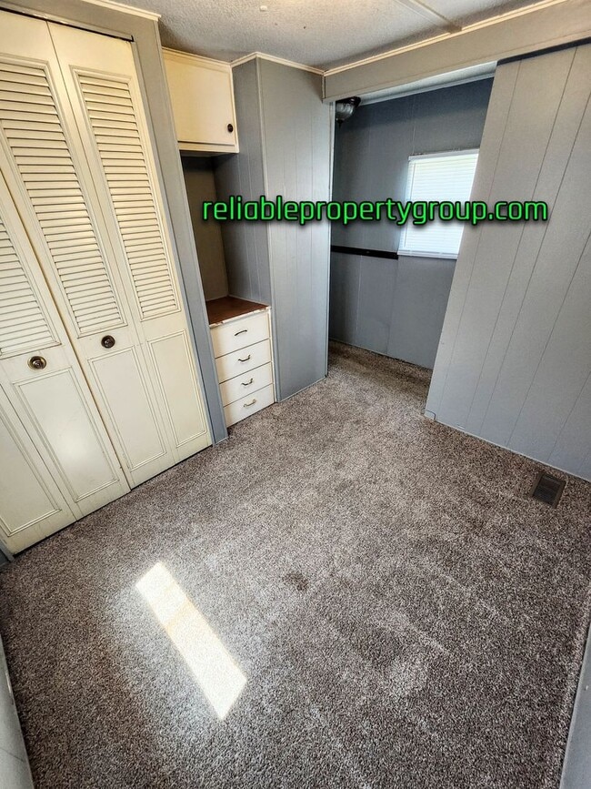 Building Photo - New Listing in Fort Wayne