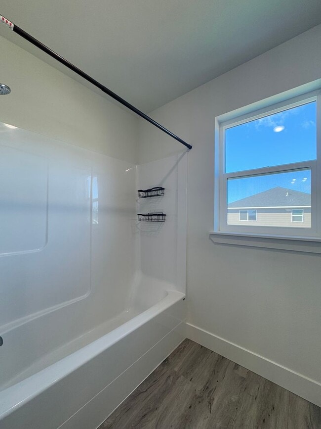 Building Photo - Peaceful Living Just Minutes from Town