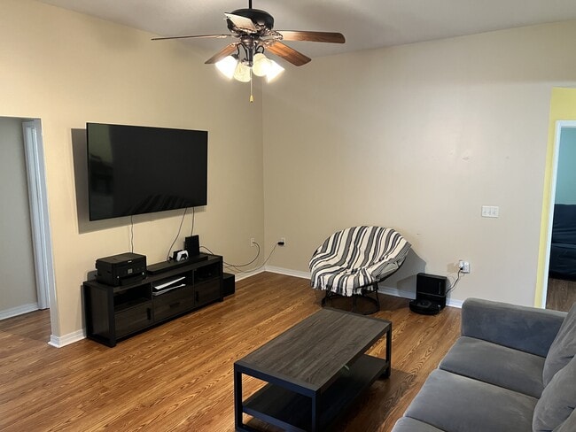 Building Photo - 1207 Chimera Ln