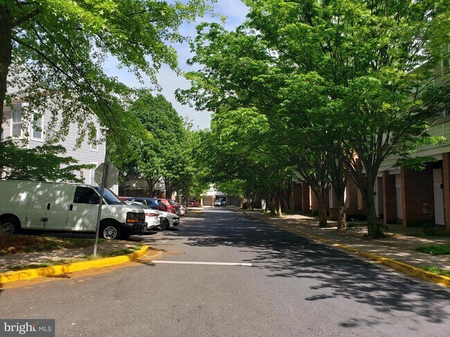 Building Photo - 18022 Royal Bonnet Cir