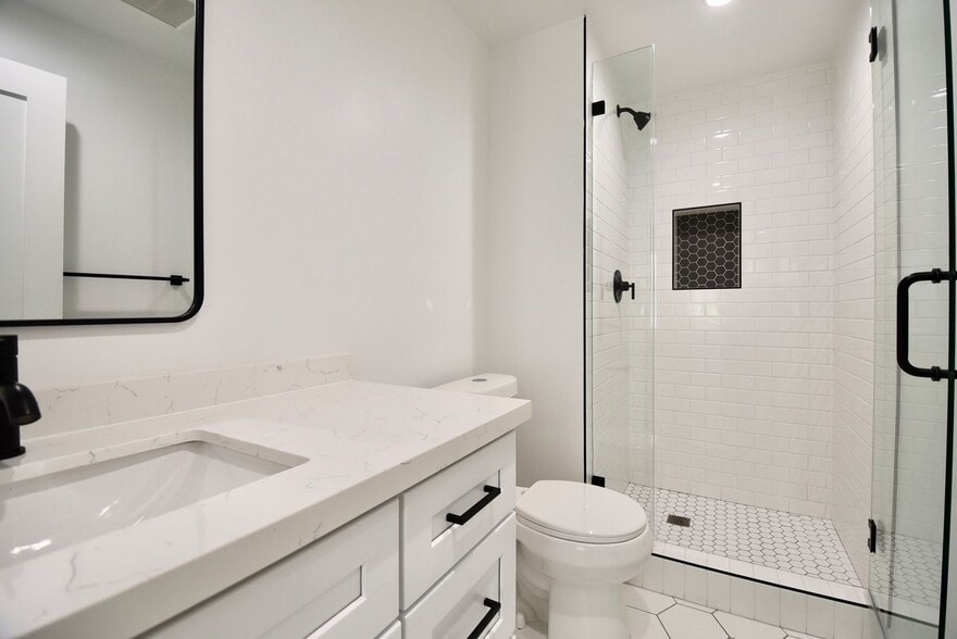 Building Photo - 2119 Elsinore St