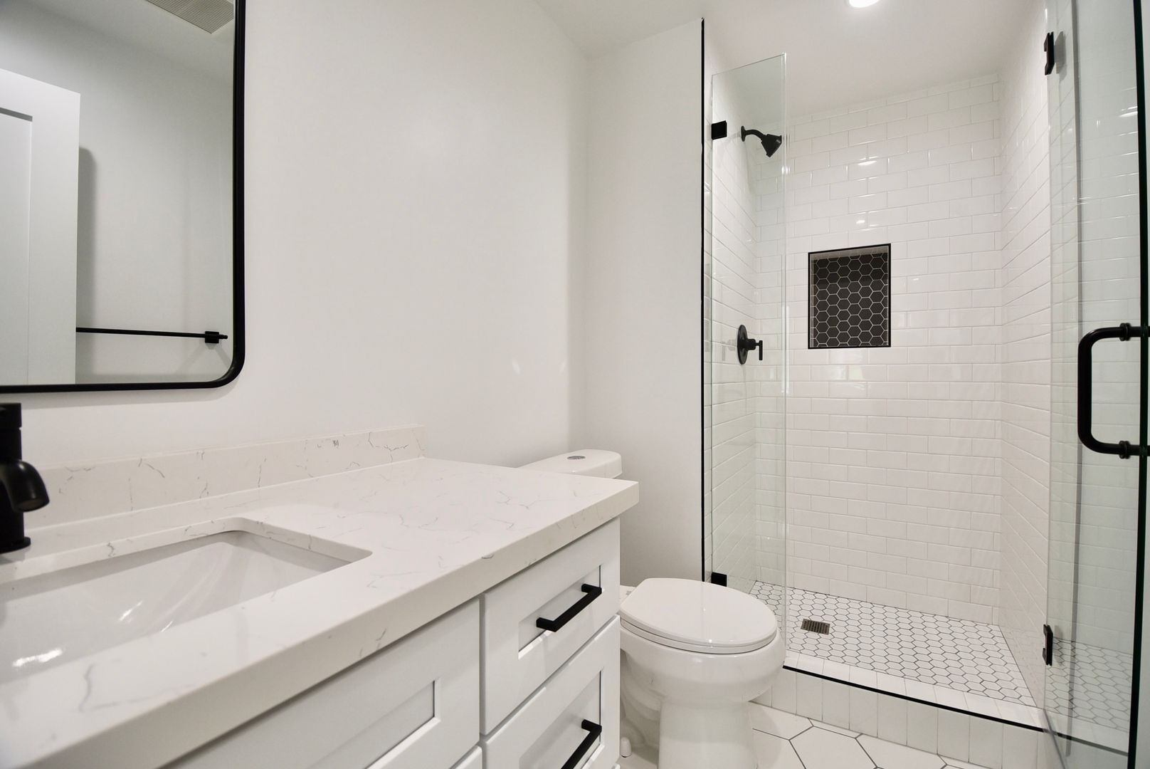 Building Photo - 2119 Elsinore St