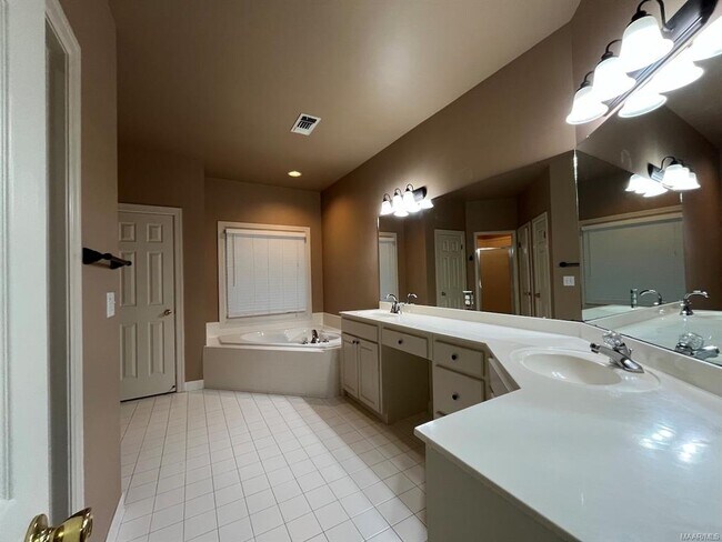Building Photo - 8839 Sturbridge Dr