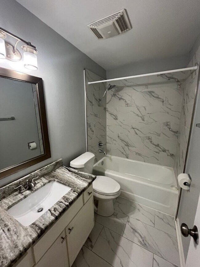 Building Photo - Nice 3 Bedroom 2 Bathroom Windsor Gardens ...