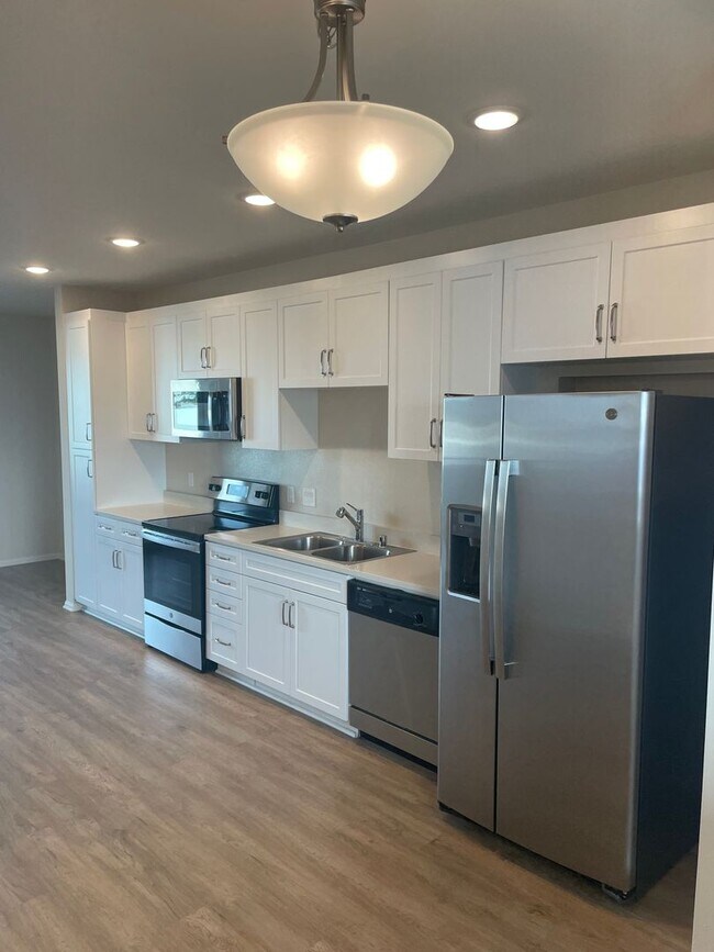 Building Photo - C + C Flats on Church and Center