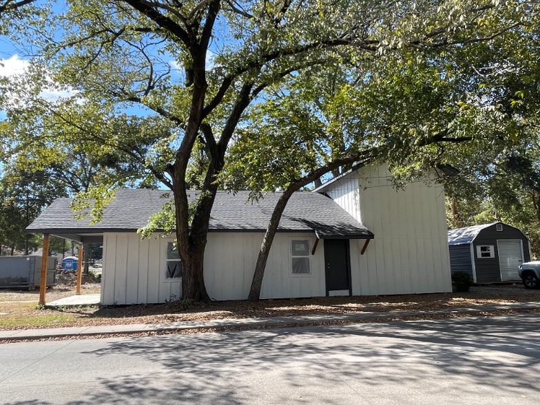 Primary Photo - 1500 W Collin St