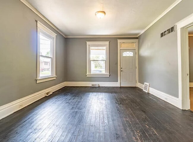 Building Photo - 913 W McClure Ave