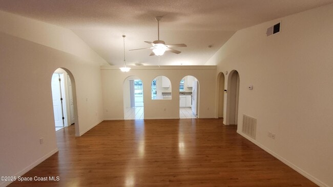 Building Photo - 2115 Sierra St