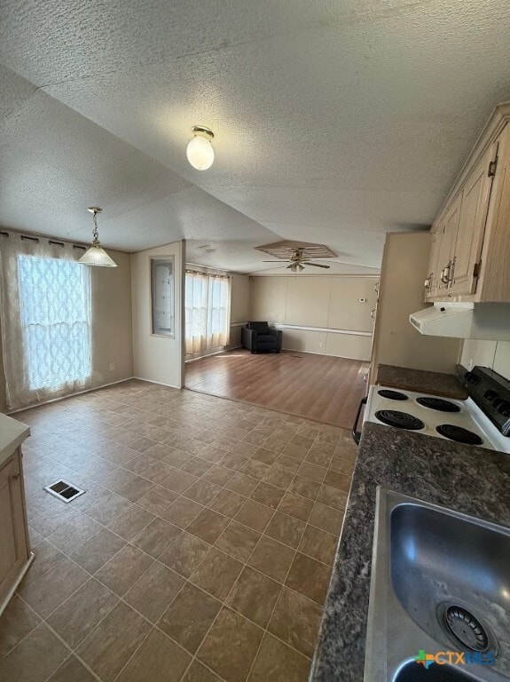 Building Photo - 1215 Cypress Dr