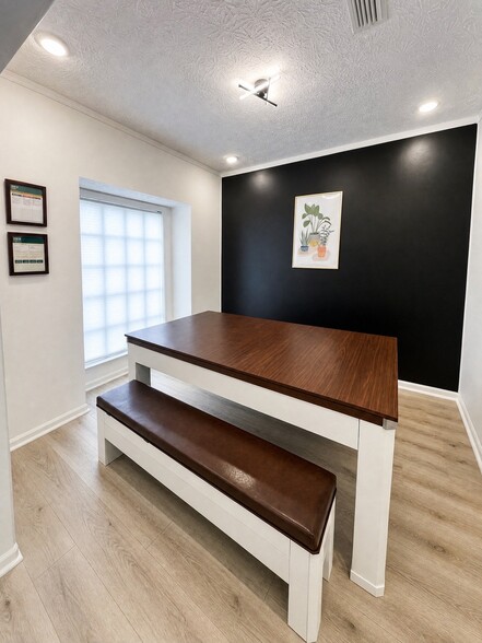 Building Photo - 4012 Amberly Rd