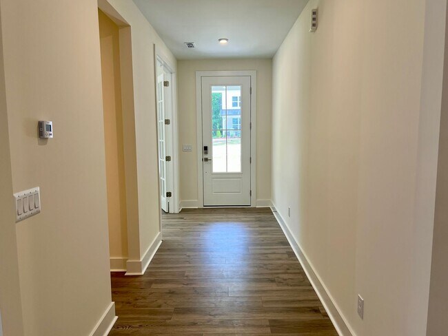 Building Photo - 2429 Vetrina Wy
