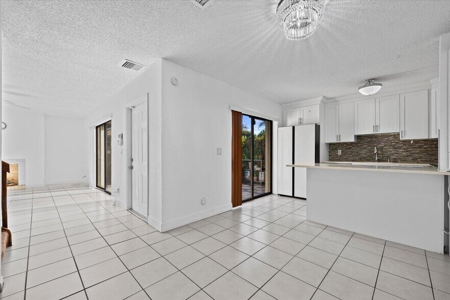 Building Photo - 1560 Forest Lakes Cir