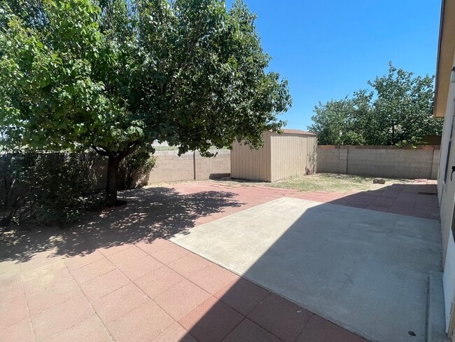 Building Photo - Beautiful 3 bedroom 2 bath home.