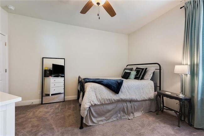 Building Photo - 1016 McCormick Cv