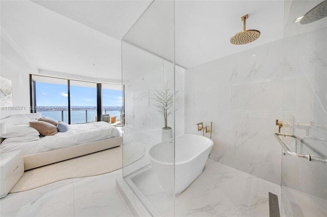 Building Photo - 700 NE 24th St