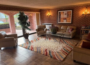 Building Photo - 2066 St Johns Ave