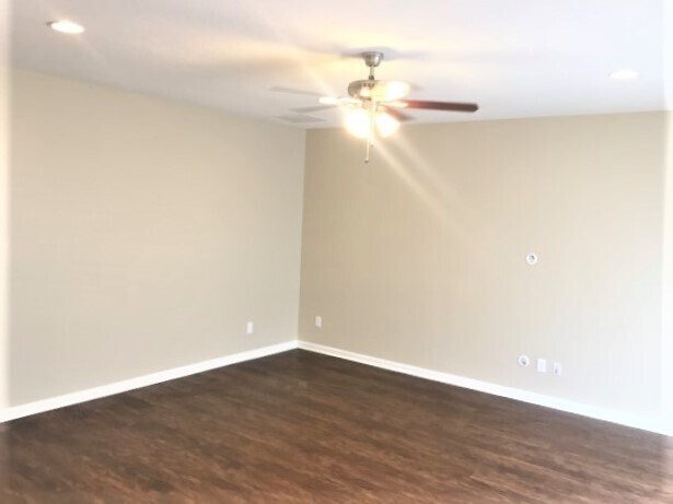 Building Photo - 304 N Hidden Tree Dr