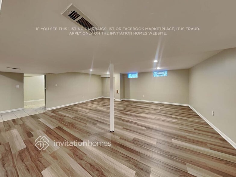 Building Photo - 2652 Maple St