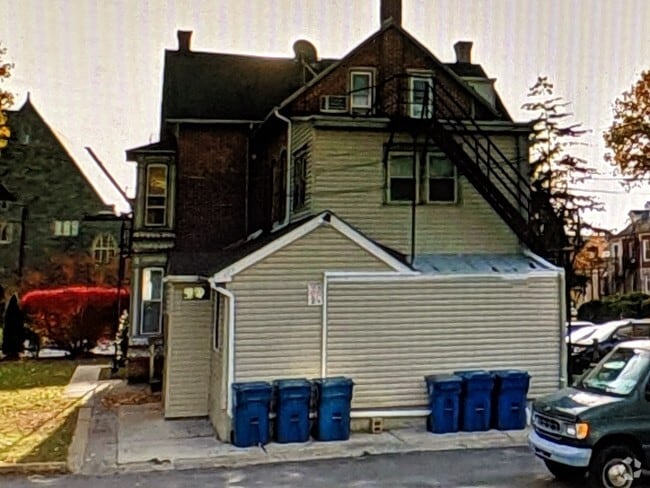 Building Photo - 609 S High St