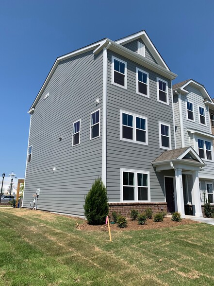Building Photo - 5316 Daydream Dr