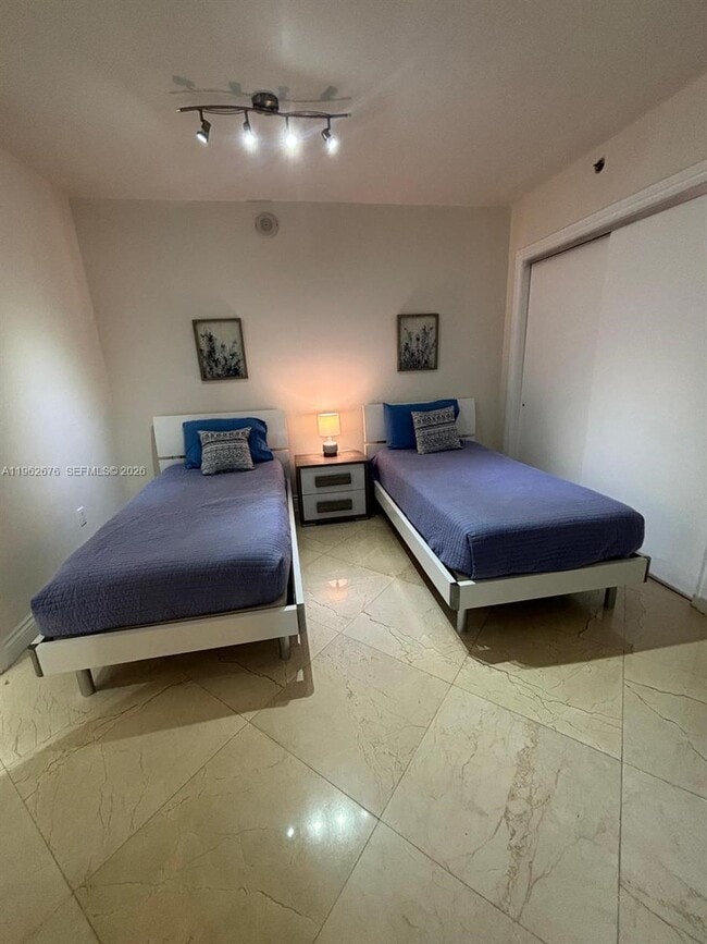 Building Photo - 1830 S Ocean Dr