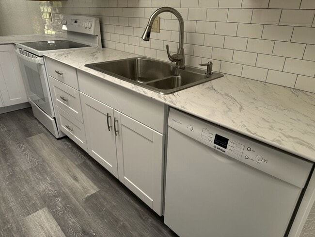 Building Photo - TOWNHOME - WILD TURKEY