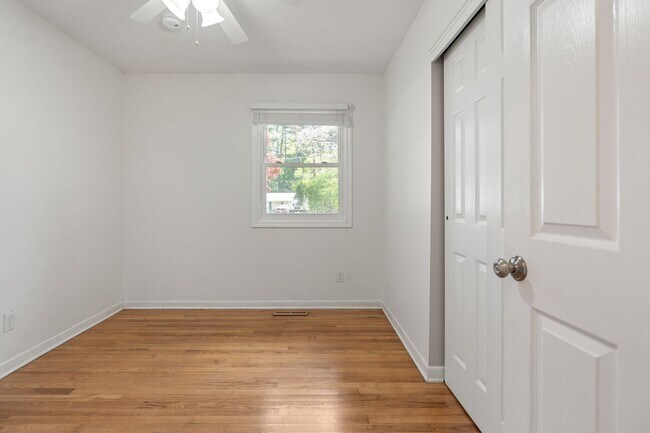 Building Photo - Ranch Three Bedrooms with Fenced in Yard Available April - Move in Ready!